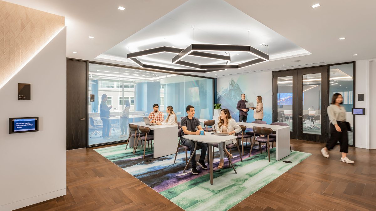 The journey from door to the heart of the customer experience centre culminates in a hospitality space where fresh, healthy meals and beverages are served from a nearby satellite kitchen. Finishes reflect melting ice, snowflake crystalline structures, and showcase the signature mountain, all in brand colours.