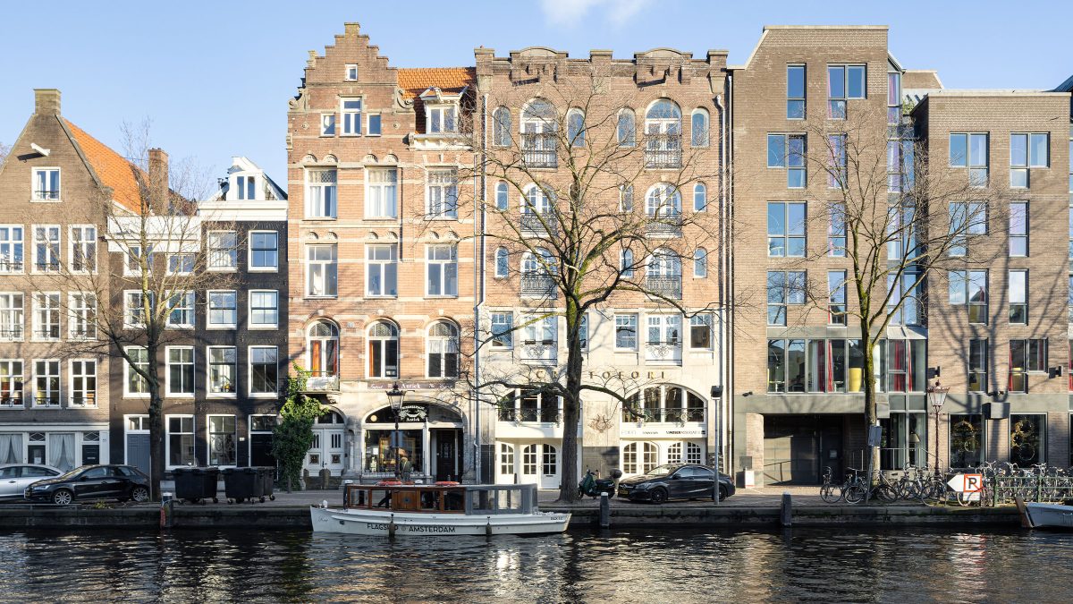 exterior-shot-of-office-canal-building-at-M-Moser-Amsterdam-studio