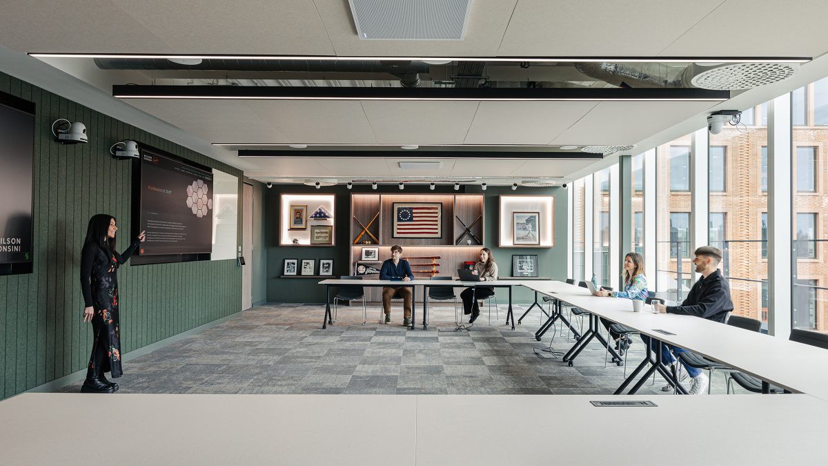 large-multi-purpose-presentation-space-at-wilson-sonsini-london-office
