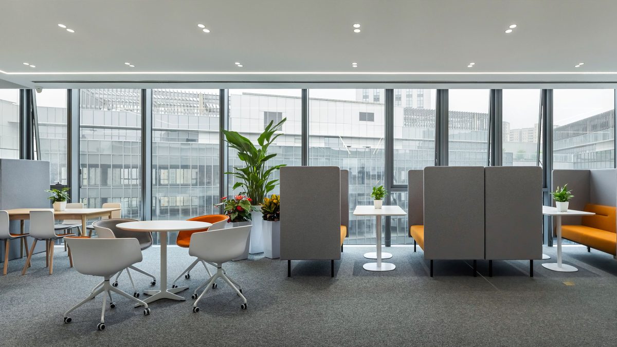 Office design with biophilic elements