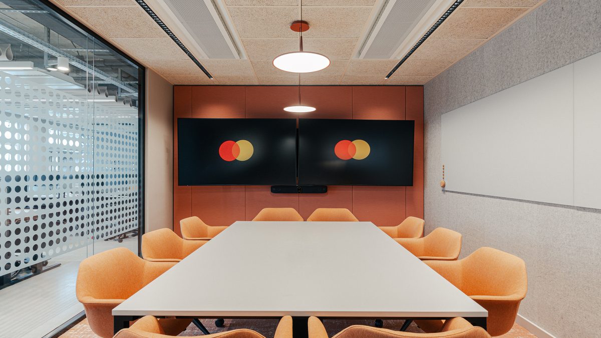 large-meeting-room-at-mastercard-budapest-office