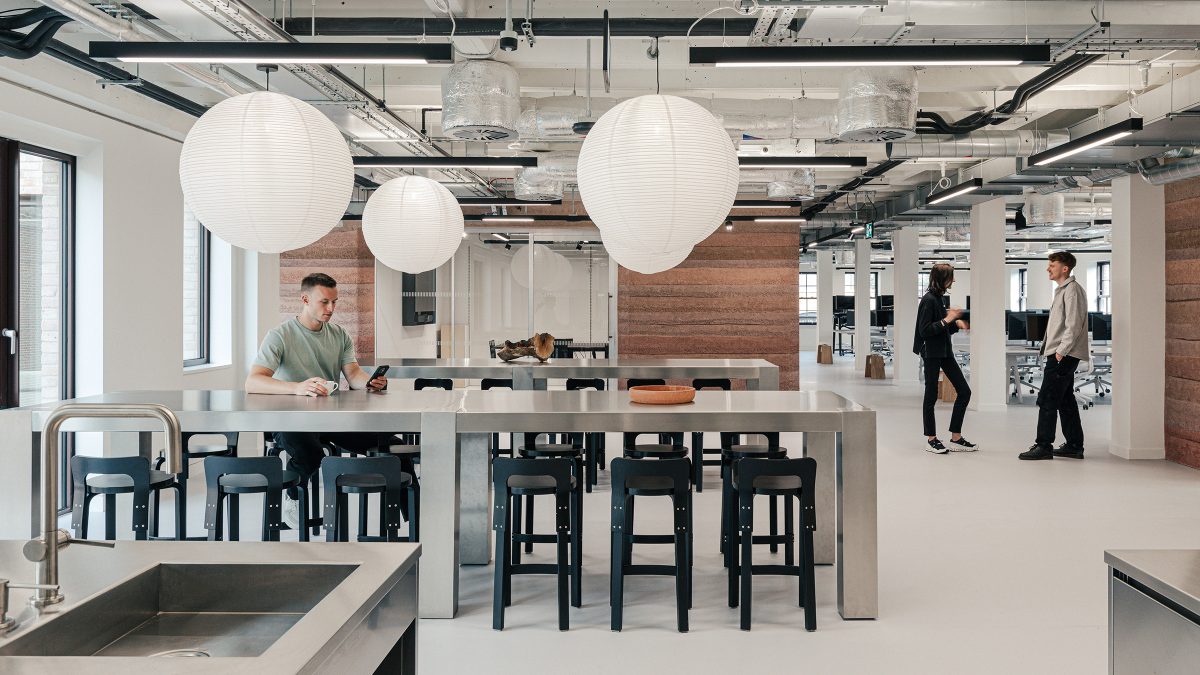 dining-area-communal-space-at-on-london-office