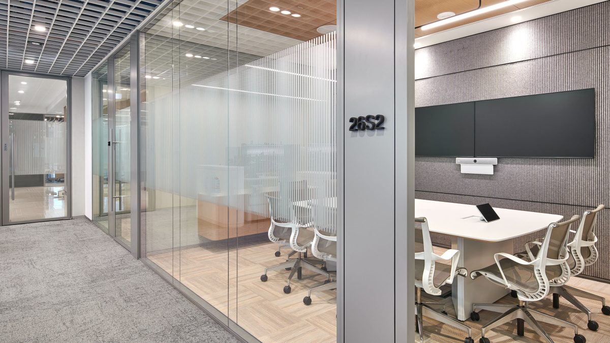 client-facing-meeting-room-with-privacy-glass-office-at-space-in-dubai