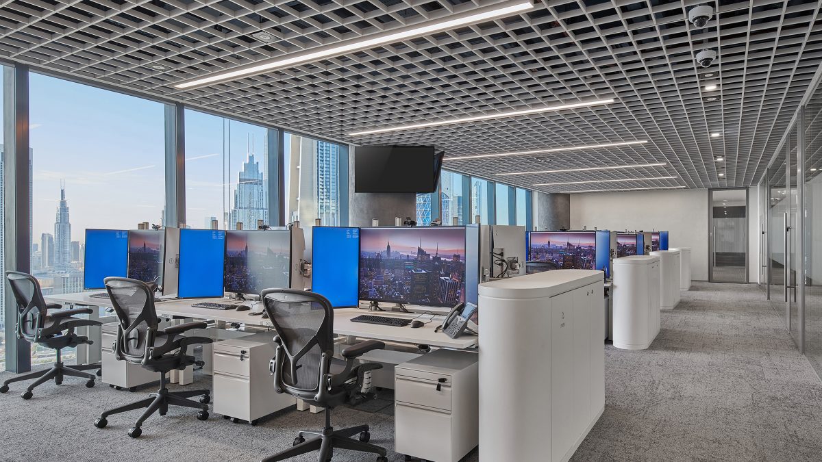 open-plan-trading-floor-at-office-space-in-dubai