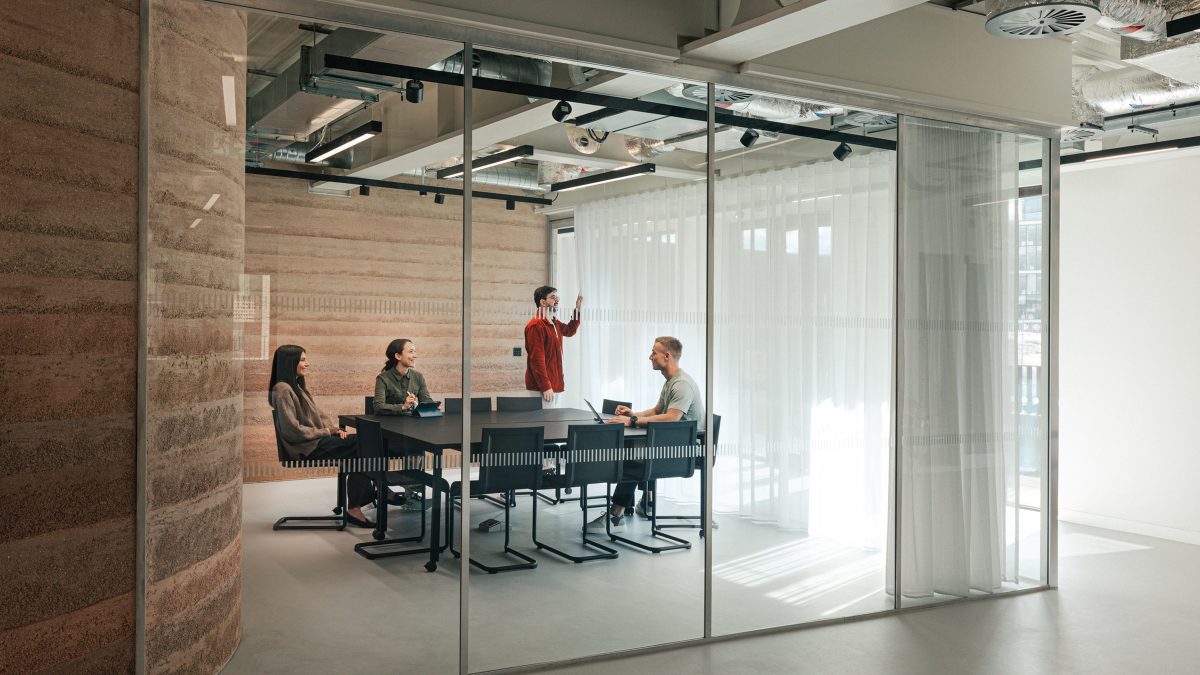 large-meeting-room-at-on-london-office