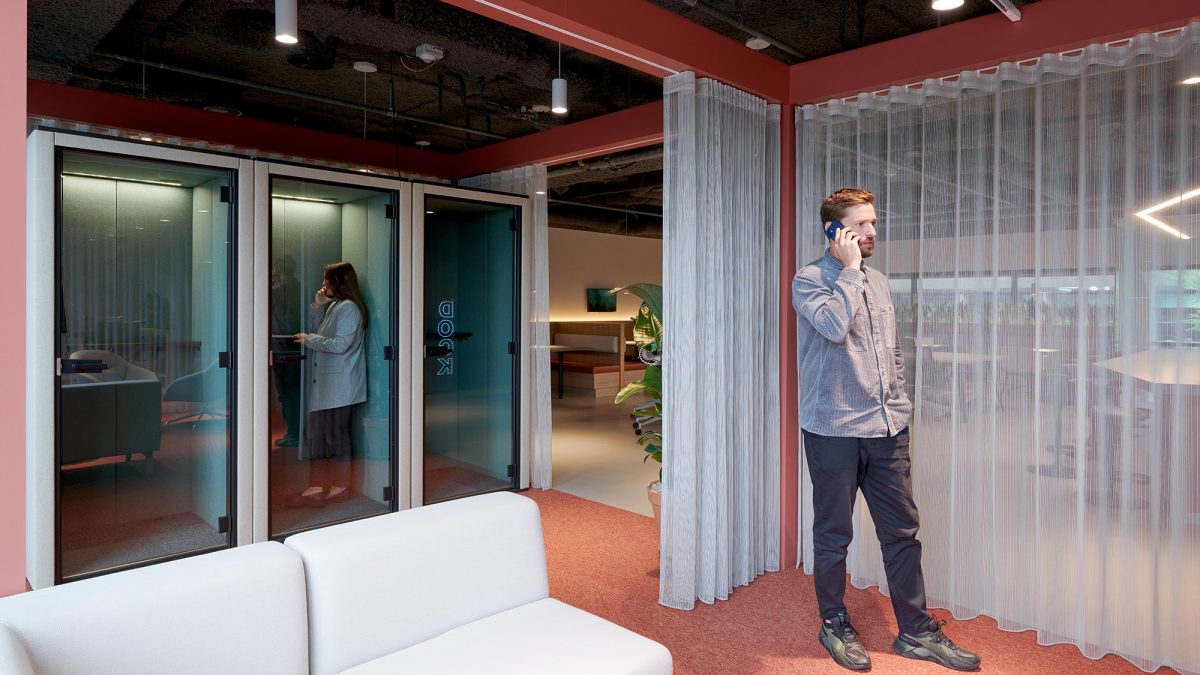 office-design-focus-phone-call-pod